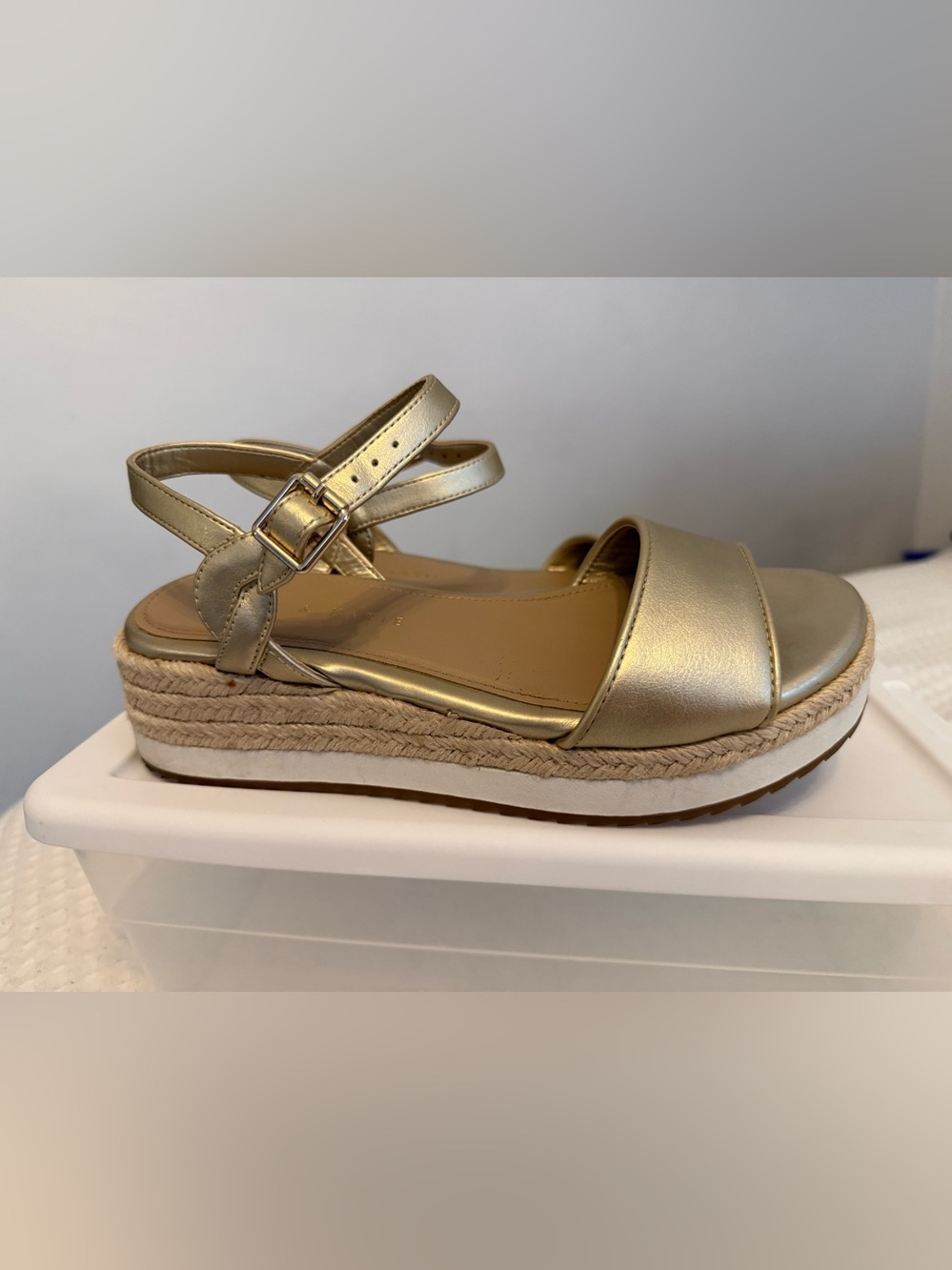 EUC Gold Espadrille Platform Sandal with Ankle Strap Kelly and Katie Sz 7